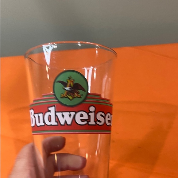 ⚡️⚡️⚡️Budweiser Pint Glass with Red and Green Emblem 1 glass in excellent cond - Picture 2 of 8